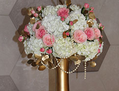 white and pink centerpiece