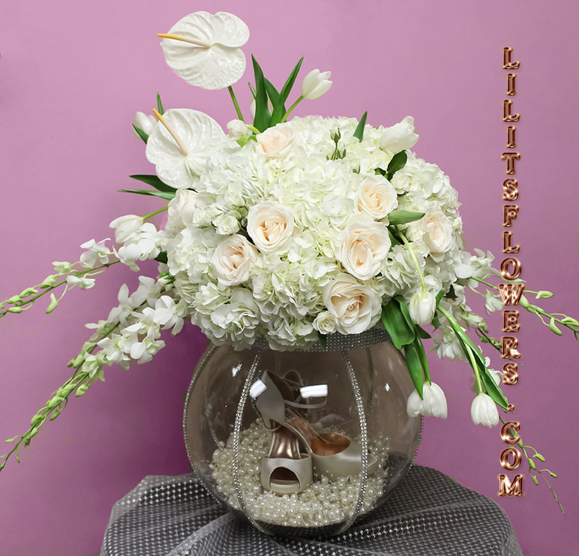 elegant white engagement or wedding gift box sini