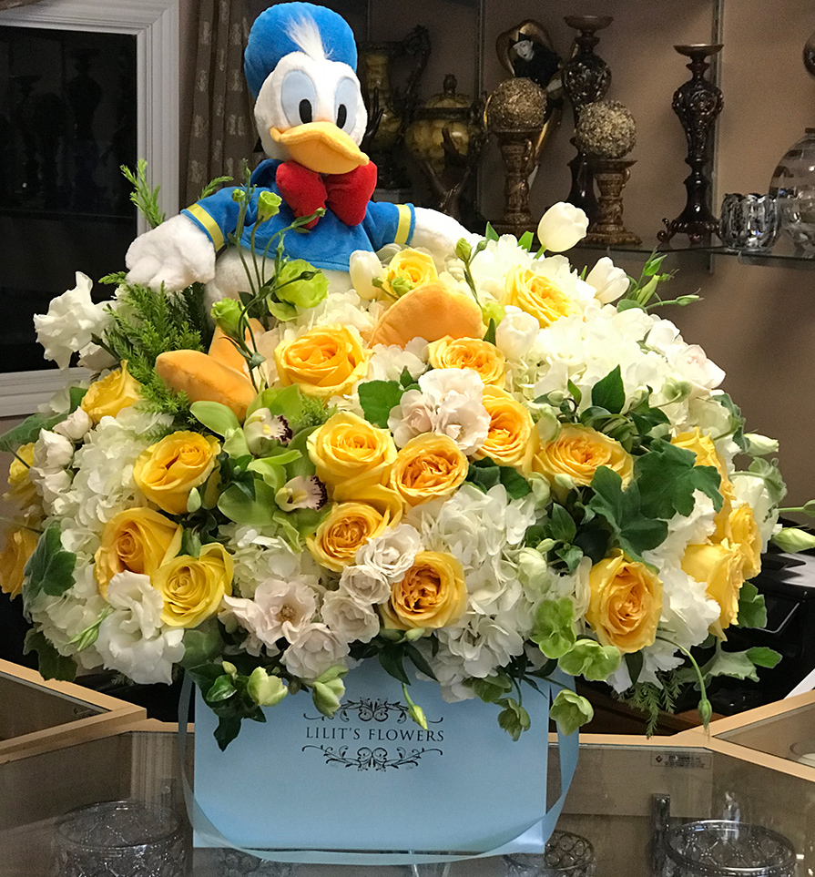 elegant bouquet in the white hat box, pink veronicas, pink spray roses